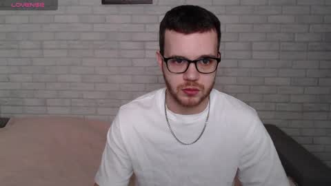 Snapshot of electric_smile chatting on April 5, 2026, 5:48 am Alex online show from April 5, 2026, 5:48 am