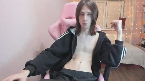 eleganc3 online show from February 5, 2026, 6:56 pm