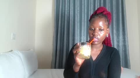 Snapshot of elegant_ebony chatting on February 4, 2025, 6:38 pm Nika online show from February 4, 2025, 6:38 pm