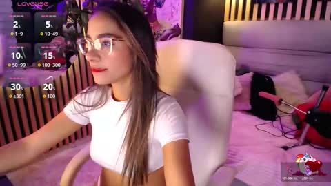 Snapshot of elegant_rouse chatting on October 5, 2025, 9:45 pm Rouse online show from October 5, 2025, 9:45 pm