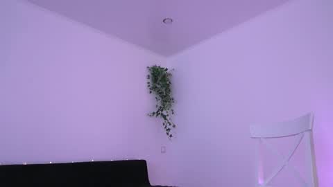 elena_li online show from March 4, 2025, 4:27 am