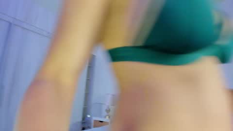 Elena online show from January 6, 2026, 8:01 pm