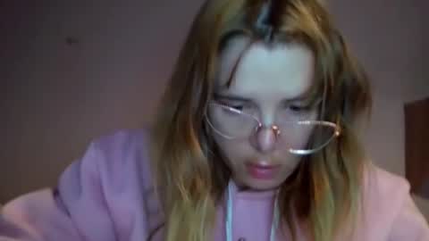 Elena online show from November 18, 2025, 4:33 pm