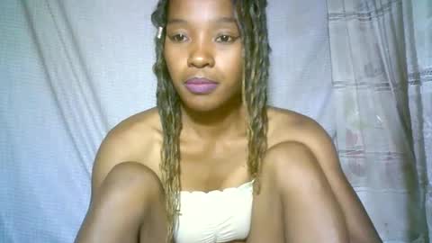 elenah013 online show from February 6, 2025, 7:24 am