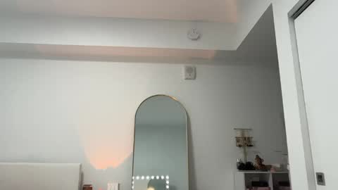 Elena online show from April 17, 2026, 7:17 pm