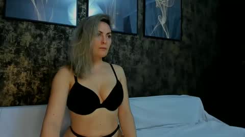 Snapshot of elenalav chatting on December 10, 2024, 8:16 pm Hellen online show from December 10, 2024, 8:16 pm