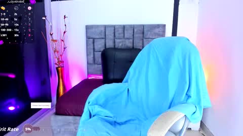 elenamilf online show from March 18, 2026, 8:45 pm