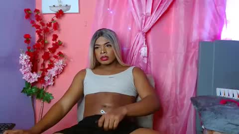 Snapshot of eletrabrowns chatting on February 14, 2025, 8:37 pm eletrabrowns online show from February 14, 2025, 8:37 pm