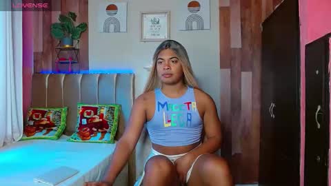 Snapshot of eletrabrowns chatting on December 22, 2025, 7:00 pm eletrabrowns online show from December 22, 2025, 7:00 pm