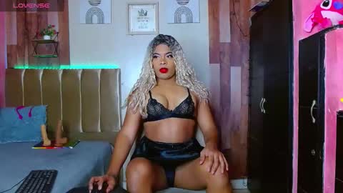 Snapshot of eletrabrowns chatting on April 15, 2026, 10:44 am eletrabrowns online show from April 15, 2026, 10:44 am