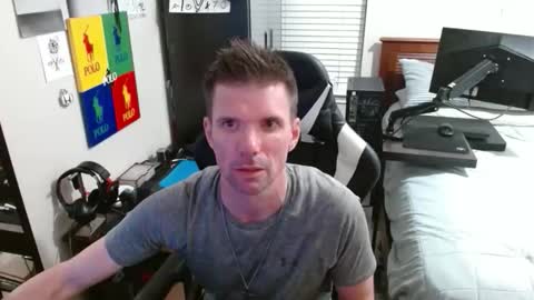 Snapshot of elevatetlb chatting on April 7, 2026, 1:28 am Walker online show from April 7, 2026, 1:28 am