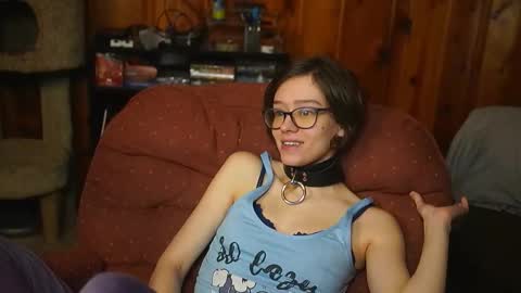 Snapshot of elfenemma chatting on November 8, 2025, 7:34 pm Emma online show from November 8, 2025, 7:34 pm