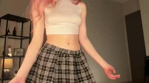 Elfie online show from November 25, 2025, 6:13 am