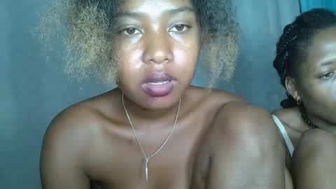 elia011 online show from January 17, 2025, 2:08 am