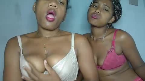 elia011 online show from January 24, 2025, 12:09 am