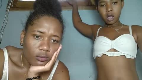 elia011 online show from February 6, 2025, 2:04 pm