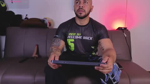 Snapshot of elian1641 chatting on February 22, 2026, 7:01 pm elian online show from February 22, 2026, 7:01 pm