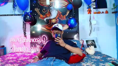 Snapshot of elias_salvatore_ chatting on February 18, 2026, 4:25 pm elias_salvatore_ online show from February 18, 2026, 4:25 pm