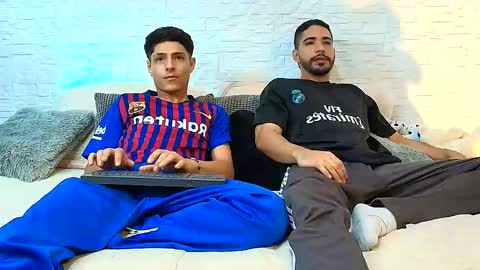 elias_salvatore_ online show from May 17, 2026, 4:03 pm
