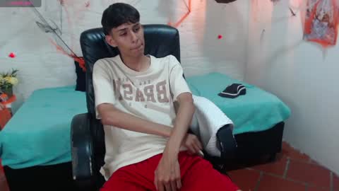 E L I A S online show from December 4, 2024, 4:21 am