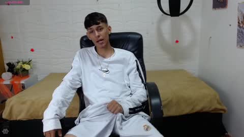 E L I A S online show from December 19, 2024, 3:29 am