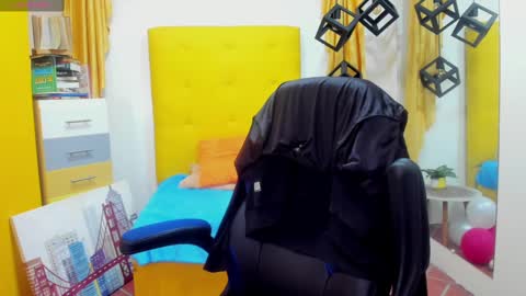 E L I A S online show from February 19, 2025, 9:39 am