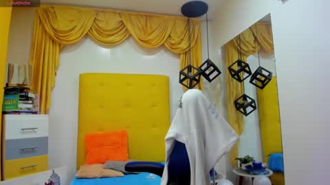 E L I A S online show from February 25, 2025, 9:53 am