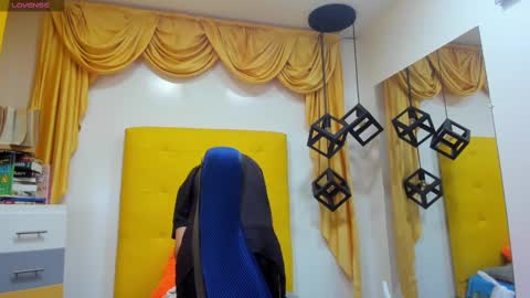 E L I A S online show from February 26, 2025, 9:53 am