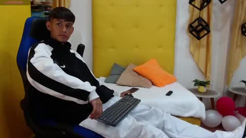 E L I A S online show from March 5, 2025, 3:18 am