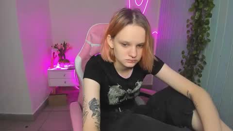 Snapshot of elieiza_xo chatting on October 19, 2025, 9:21 am elieiza_xo online show from October 19, 2025, 9:21 am