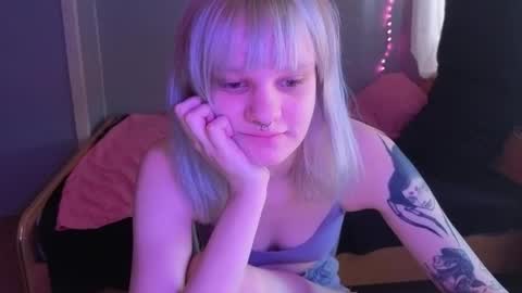 elieiza_xo online show from April 8, 2026, 9:20 am