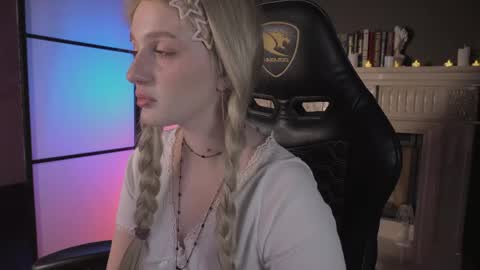 Ellie online show from April 19, 2026, 5:18 am