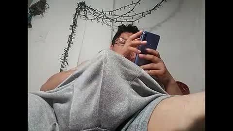 Snapshot of elimposstor chatting on December 10, 2024, 1:33 pm elimposstor online show from December 10, 2024, 1:33 pm