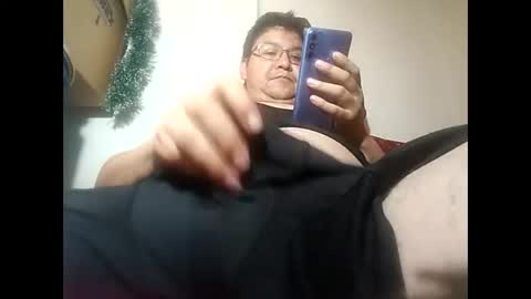 Snapshot of elimposstor chatting on December 29, 2024, 3:03 pm elimposstor online show from December 29, 2024, 3:03 pm