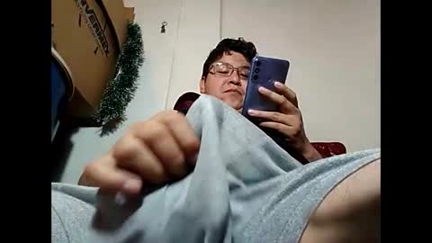 Snapshot of elimposstor chatting on December 31, 2024, 12:46 pm elimposstor online show from December 31, 2024, 12:46 pm