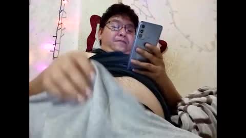 Snapshot of elimposstor chatting on December 17, 2025, 5:24 am elimposstor online show from December 17, 2025, 5:24 am