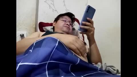 Snapshot of elimposstor chatting on December 22, 2025, 2:47 pm elimposstor online show from December 22, 2025, 2:47 pm