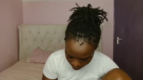 Snapshot of elina_gee chatting on January 18, 2026, 9:29 pm elina_gee online show from January 18, 2026, 9:29 pm