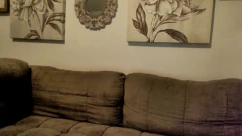 Snapshot of elinareign chatting on February 11, 2026, 12:37 am ElinaReign online show from February 11, 2026, 12:37 am