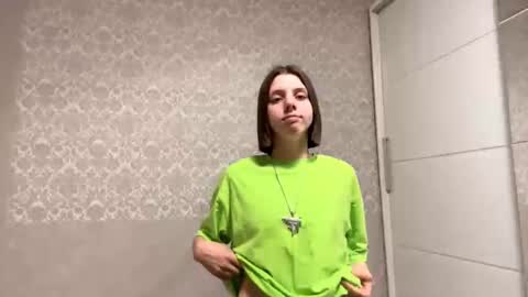Elisa online show from October 19, 2025, 7:03 pm