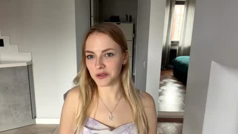 Snapshot of elinorproescher chatting on May 18, 2026, 12:44 pm elinorproescher online show from May 18, 2026, 12:44 pm