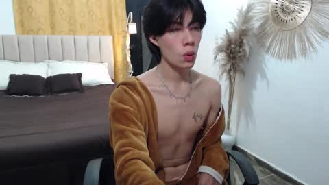 Snapshot of elio_collem chatting on November 6, 2025, 8:26 am ELIO online show from November 6, 2025, 8:26 am