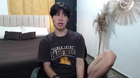 Snapshot of elio_collem chatting on November 9, 2025, 8:23 am ELIO online show from November 9, 2025, 8:23 am