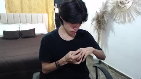 Snapshot of elio_collem chatting on November 11, 2025, 8:25 am ELIO online show from November 11, 2025, 8:25 am