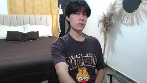 Snapshot of elio_collem chatting on December 2, 2025, 3:45 am ELIO online show from December 2, 2025, 3:45 am