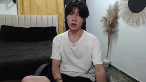 Snapshot of elio_collem chatting on February 19, 2026, 1:23 am ELIO online show from February 19, 2026, 1:23 am