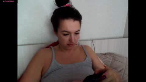 elisa_dove208 online show from October 27, 2025, 5:11 am