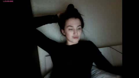 elisa_dove208 online show from November 28, 2025, 6:10 pm