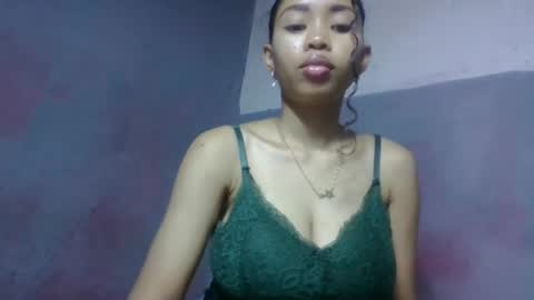 elisabethee online show from April 23, 2026, 12:01 am