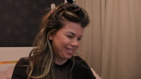 Elly online show from April 8, 2026, 9:48 pm